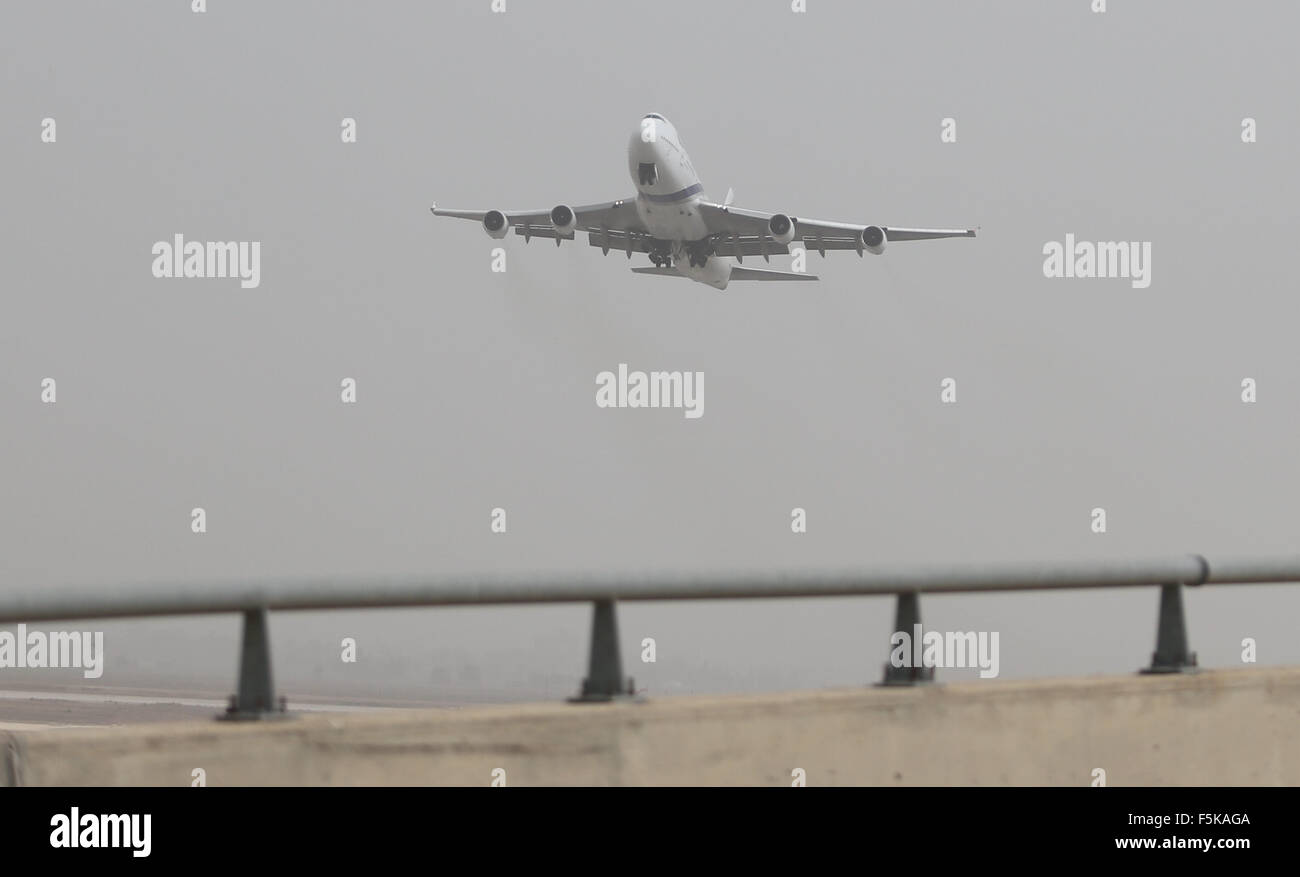 Suspended cast off hires stock photography and images Alamy