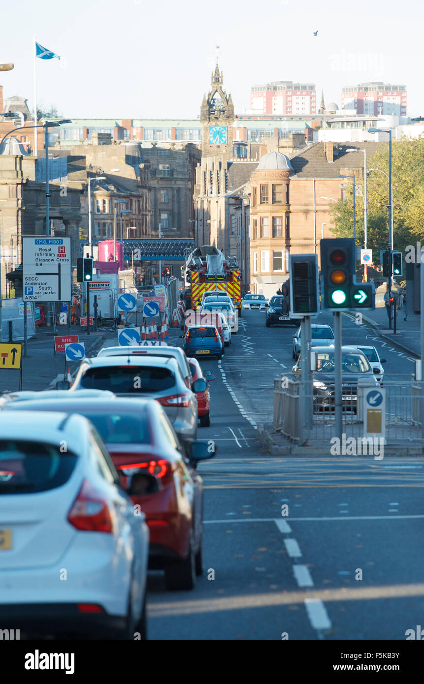 Traffic passing bridge renovation roadworks, Crown Street, Glasgow. Stock Photo