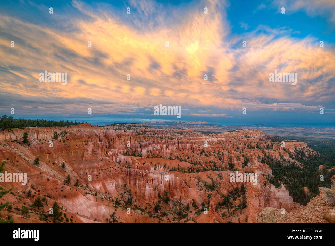 Sunset Point view, Bryce Canyon National Park, Utah, Wasatch limestone pinnacles and sunset clouds Stock Photo
