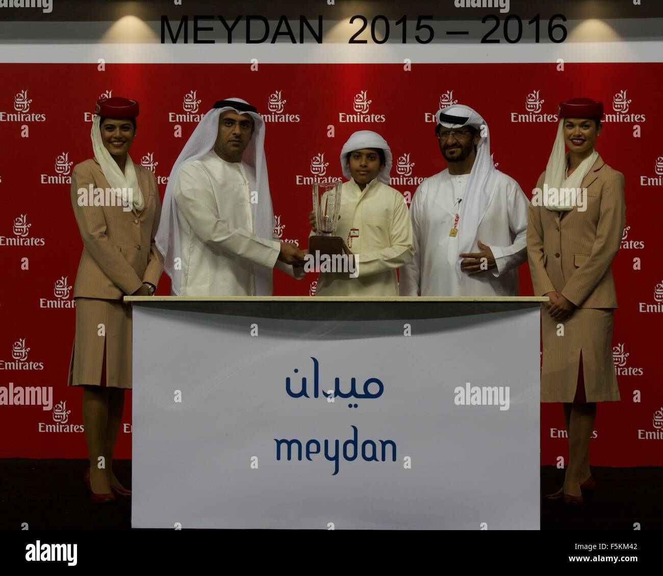 Meydan racecourse, UAE. 5th November, 2015.   The winners trophy is presented after race 6 the Thoroughbreds Handicap 74-89 is won by Street Act at Meydan Credit:  Tom Morgan/Alamy Live News Stock Photo
