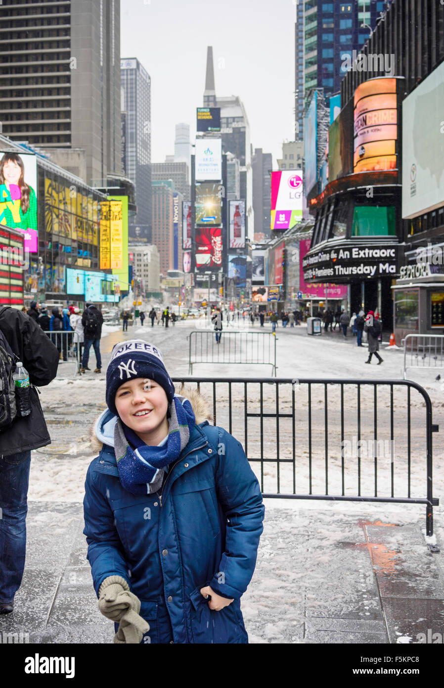 USA, New York, Manhattan, Times Square, Boy (1213) on town square Stock Photo Alamy