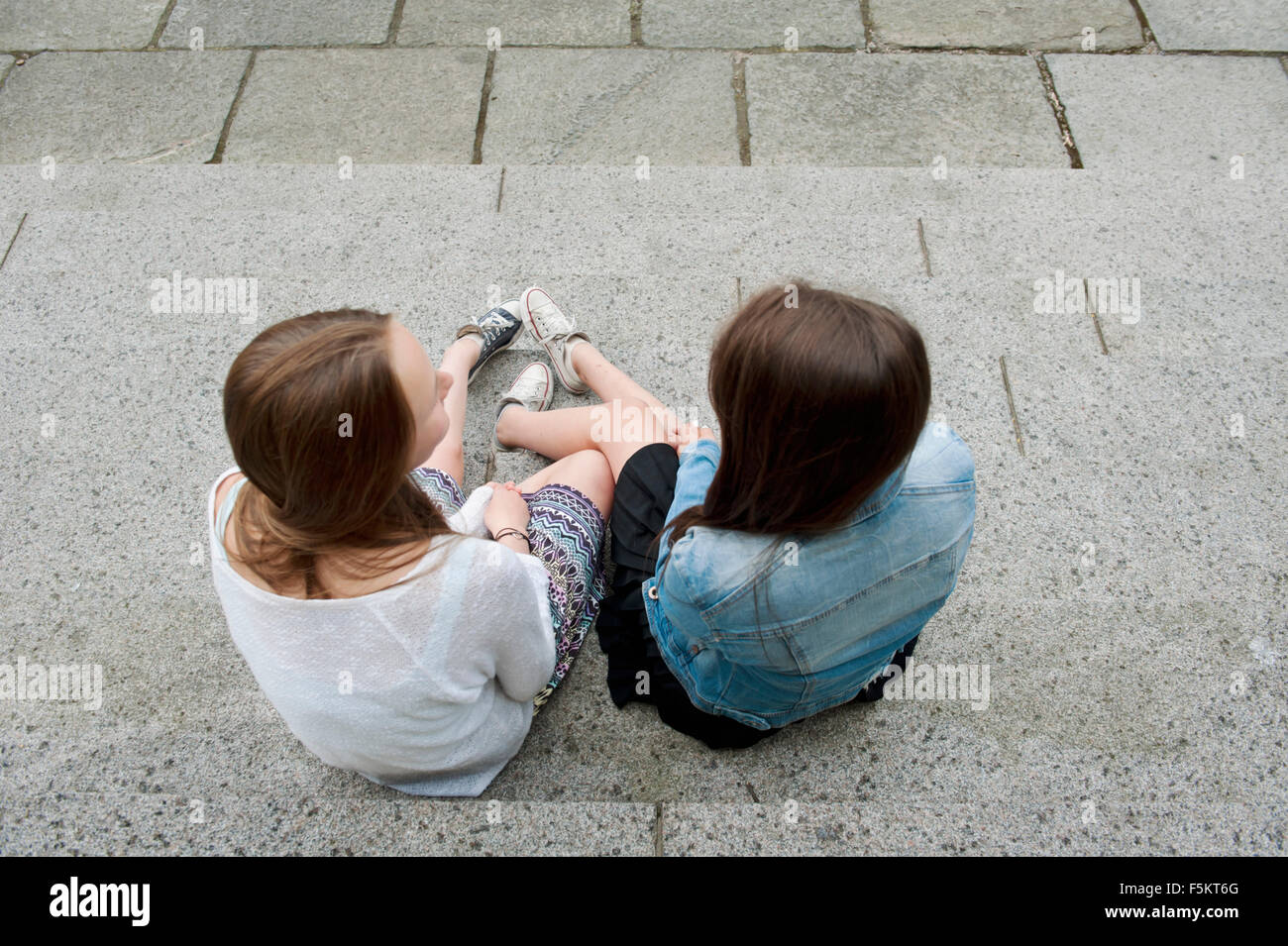 Teenagers girls rear view hi-res stock photography and images - Alamy