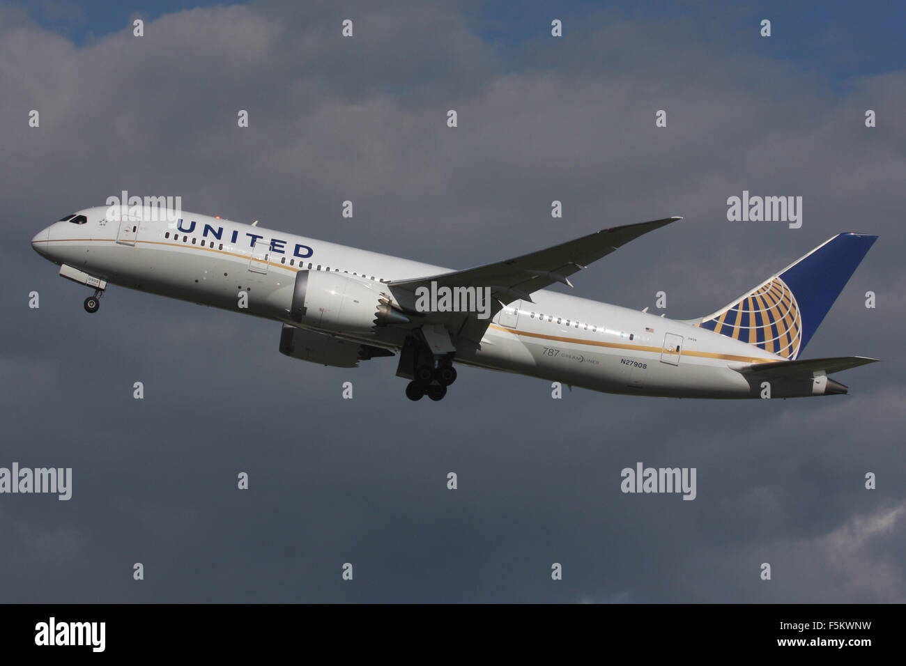 United 787 hi-res stock photography and images - Alamy