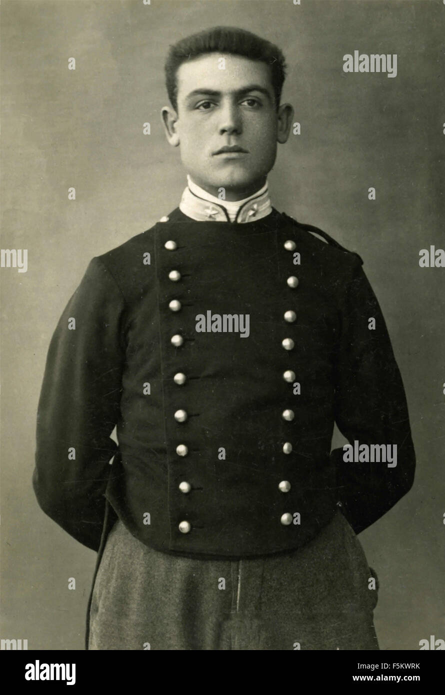 Soldier in uniform hi-res stock photography and images - Alamy