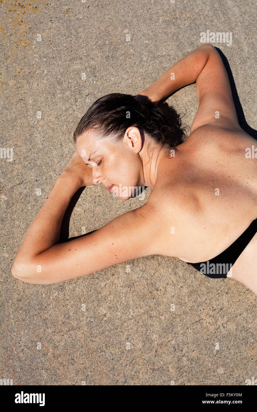 Mature Women Sunbathing Mature Women Sunbathing