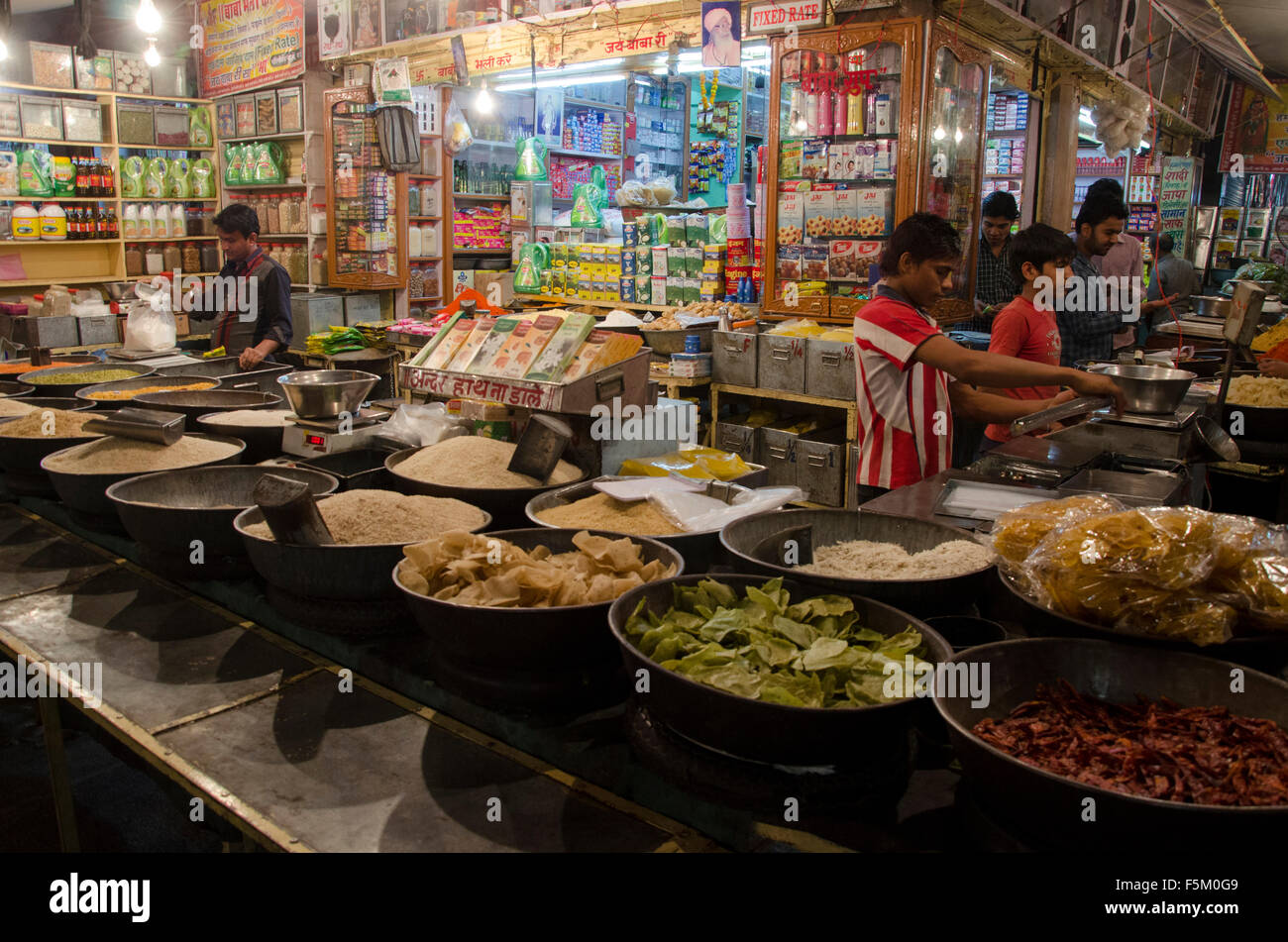 India shop grocery hires stock photography and images Alamy