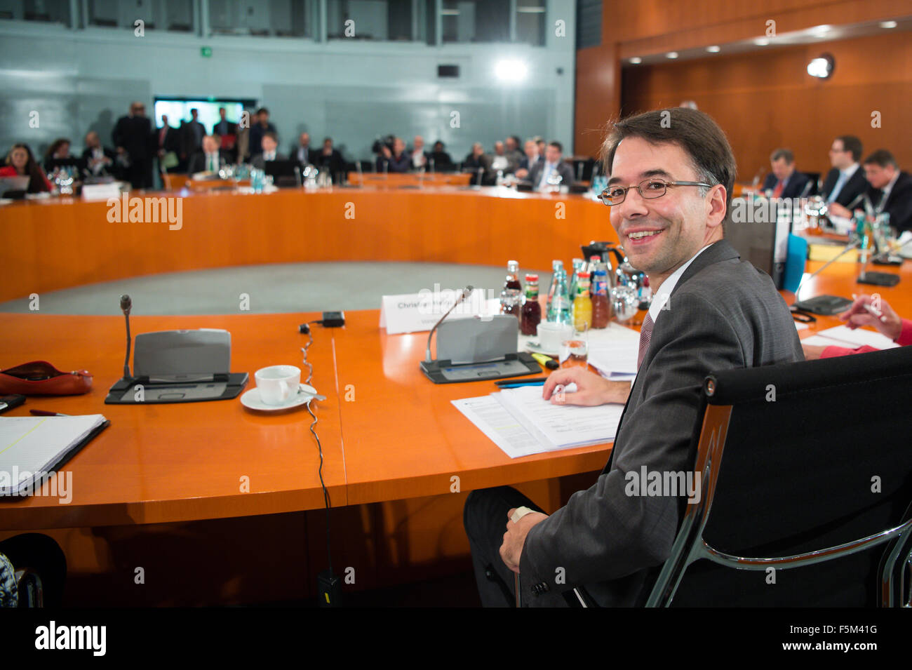 Berlin, Germany. 06th Nov, 2015. The head of the Biblis commission Christian Heinz (CDU) at the chancellery sits in front of the Biblis comission of the Hessian state parliament in Berlin, Germany, 06 November 2015. The comission will debate the closure of the Biblis Nuclear Power Plant and verify wether the state or the Federal Republic are juristically responsible for the wrongful closure of the power plant. Photo: Bernd von Jutrczenka/dpa/Alamy Live News Stock Photo