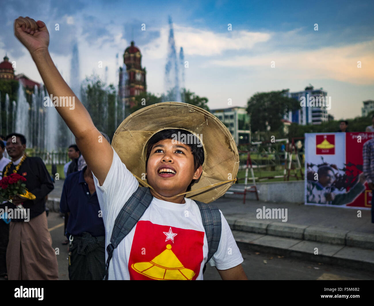 Yangon, Yangon Division, Myanmar. 6th Nov, 2015. NDF supporters cheer at the final NDF election rally of the 2015 election. The rally was held in central Yangon, next to the historic Sule Pagoda and across the street from Yangon city hall. The National Democratic Force (NDF) was formed by former members of the National League for Democracy (NLD) who chose to contest the 2010 general election in Myanmar because the NLD boycotted that election. There have been mass defections from the NFD this year because many of the people who joined the NFD in 2010 have gone back to the NLD, which is contest Stock Photo