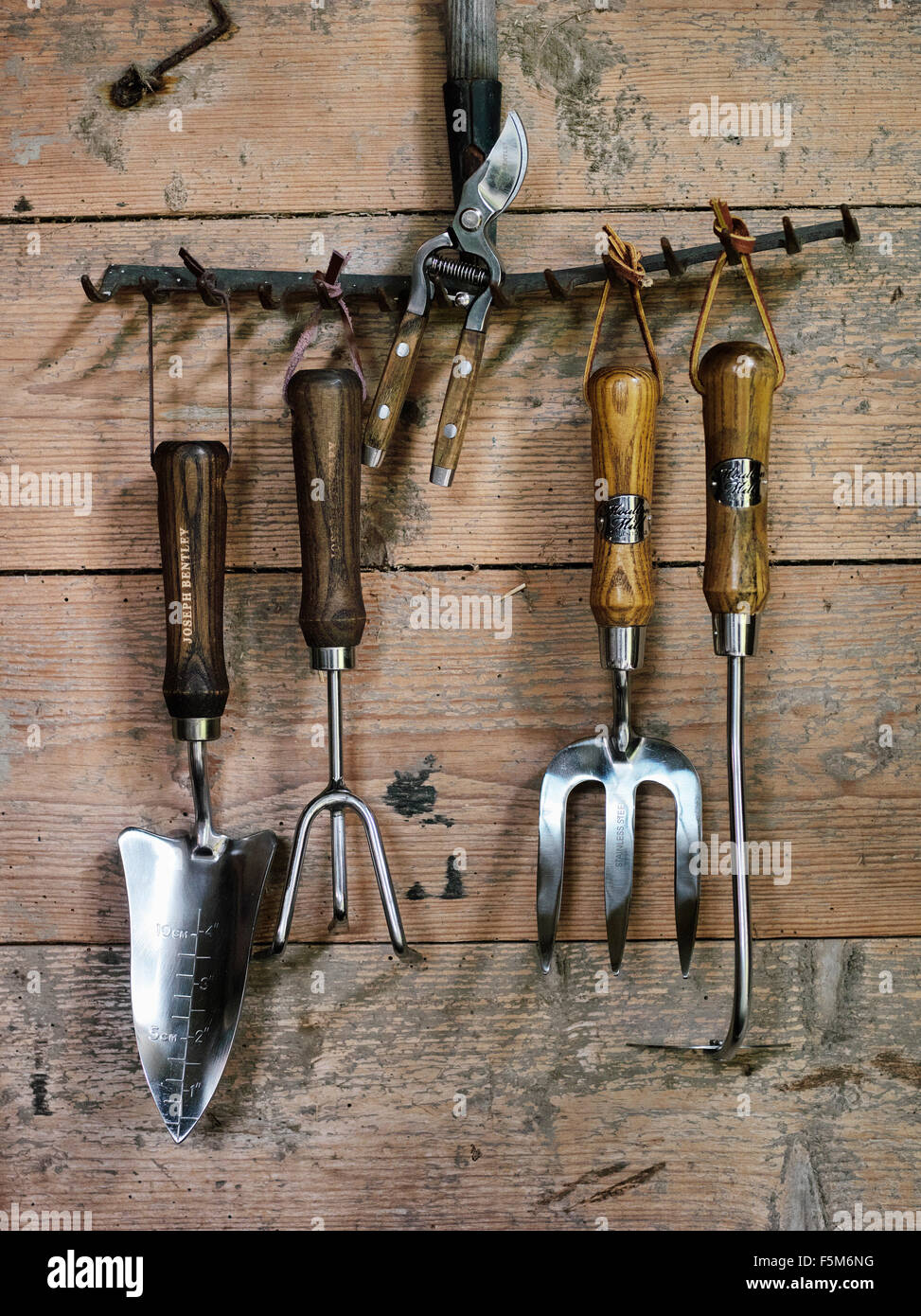 Hanging garden tools hires stock photography and images Alamy