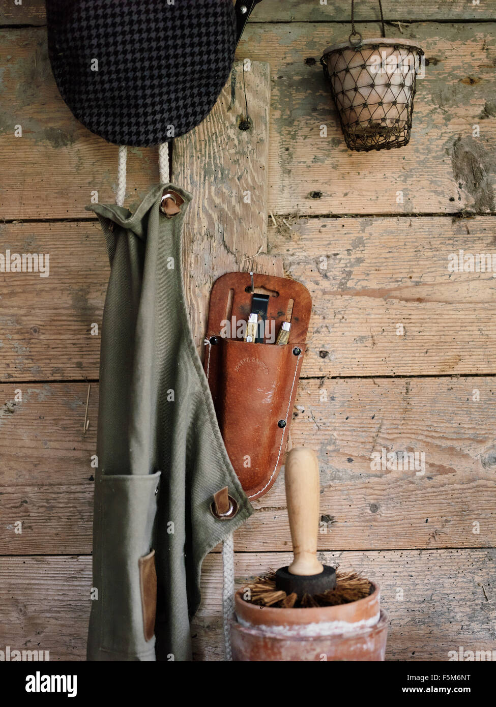Hanging spade tools hi-res stock photography and images - Alamy
