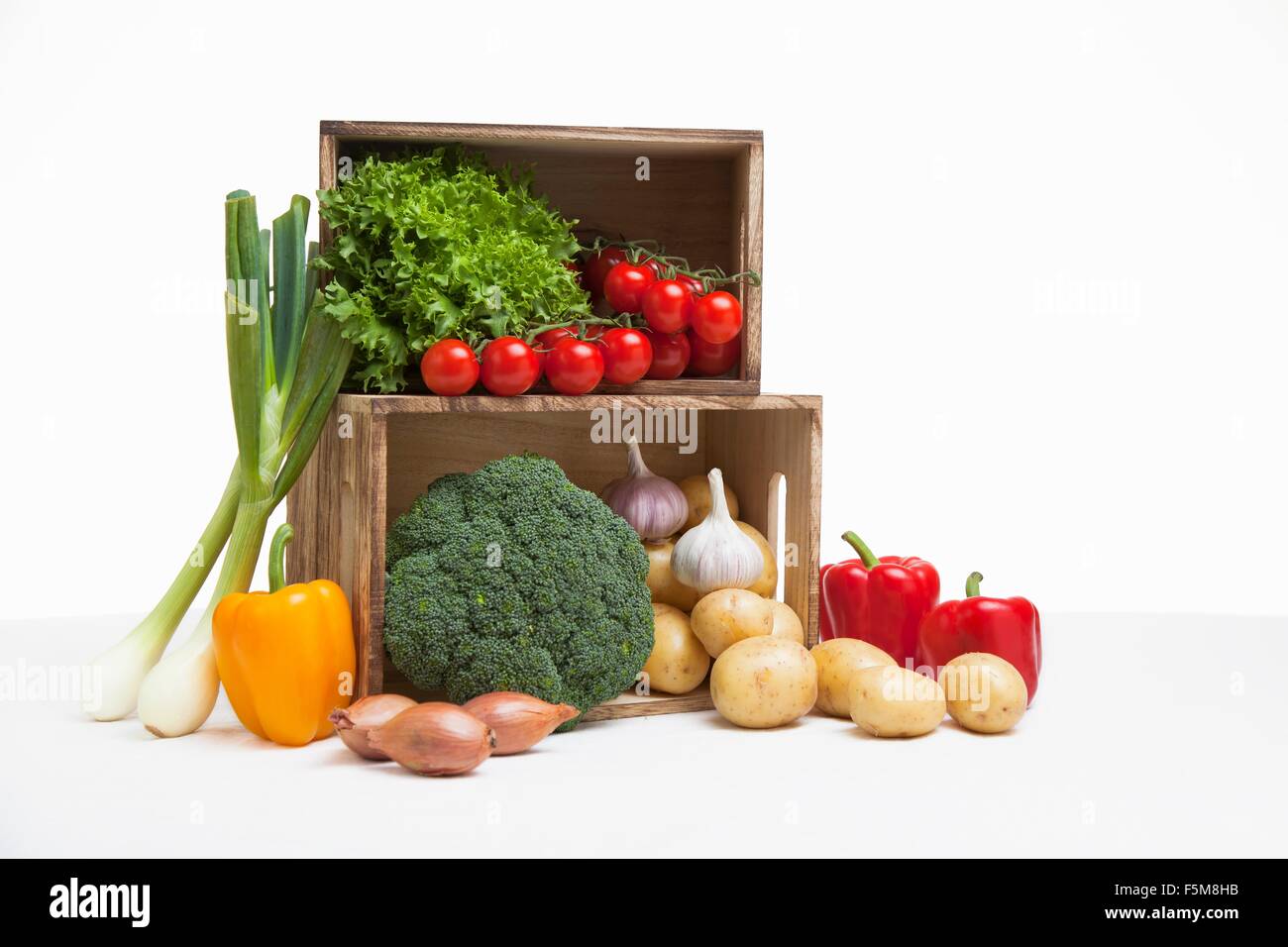 Wood crates filled with fresh vegetables Stock Photo Alamy