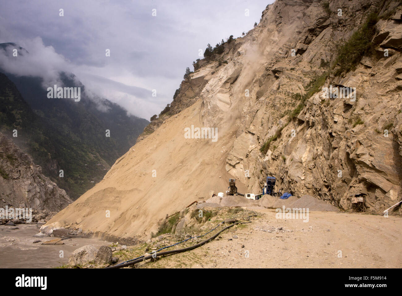 India, Himachal Pradesh, Chooling, massive landslide blocking Hindustan to Tibet Highway beside Sutlej River Stock Photo