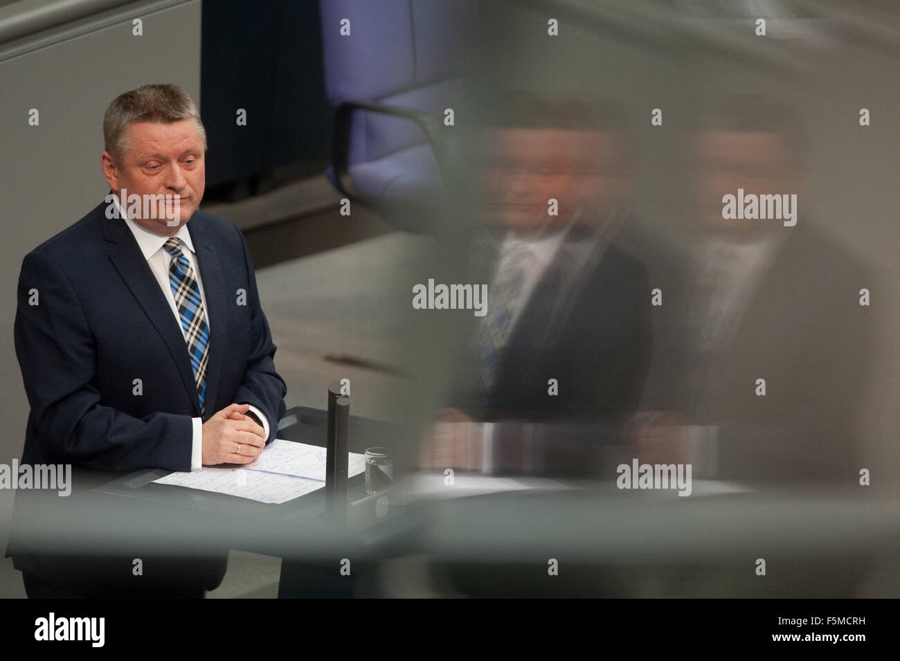 Berlin, Germany. 6th Nov, 2015. German health minister Hermann Groehe (CDU) speaking to the members of the Bundestag during a parliamentary debate on assisted dying in Berlin, Germany, 6 November 2015. Brand is part of a cross-factional group which wants to penalise assisted suicide. Photo: Klaus-Dietmar Gabbert/dpa/Alamy Live News Stock Photo