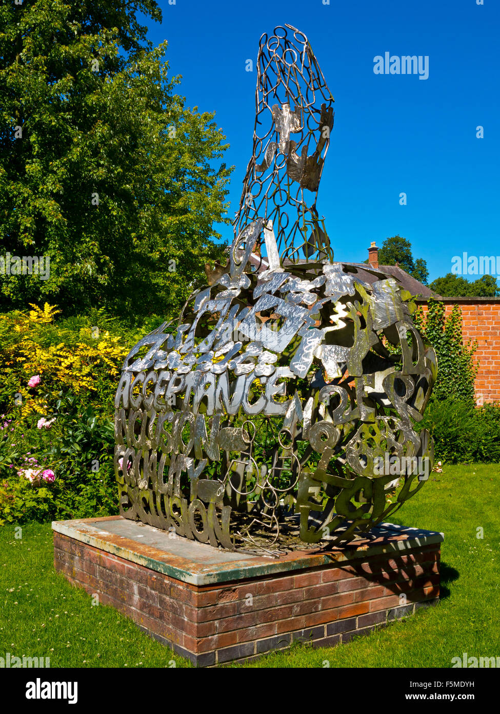 Sculpture in garden at Rufford Abbey near Ollerton in Nottinghamshire England UK in the grounds of Rufford Country Park Stock Photo