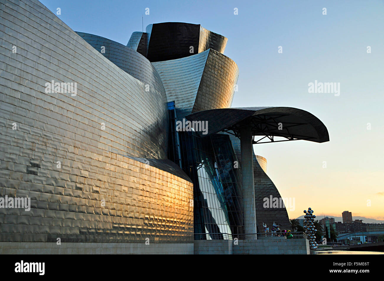 Guggenheim Museum, evening light, architect Frank Gehry, Bilbao, Basque Country, Spain Stock Photo