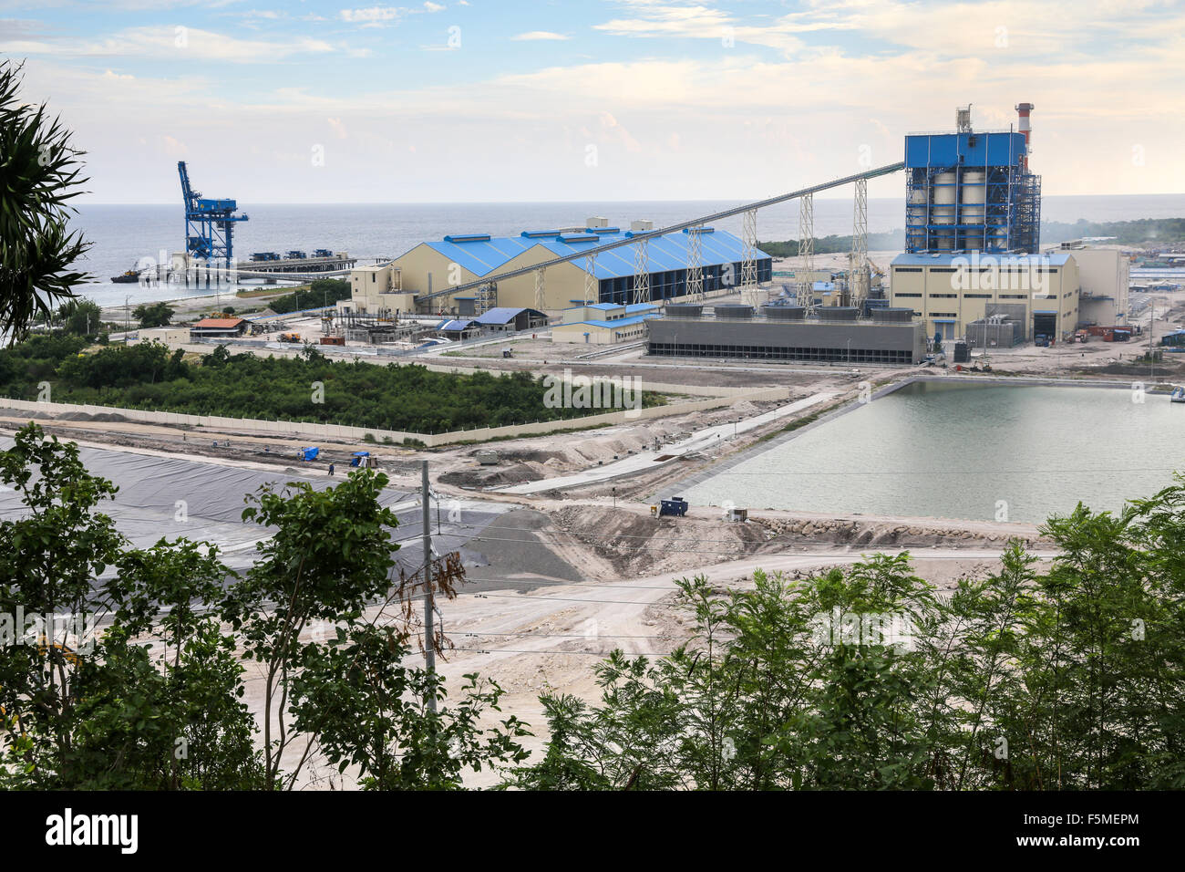 Coal plant construction philippines hi-res stock photography and images ...