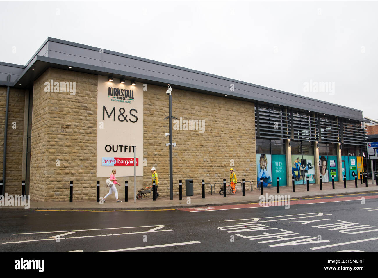 Kirkstall Bridge Bridge Shopping Centre in Leeds Stock Photo Alamy