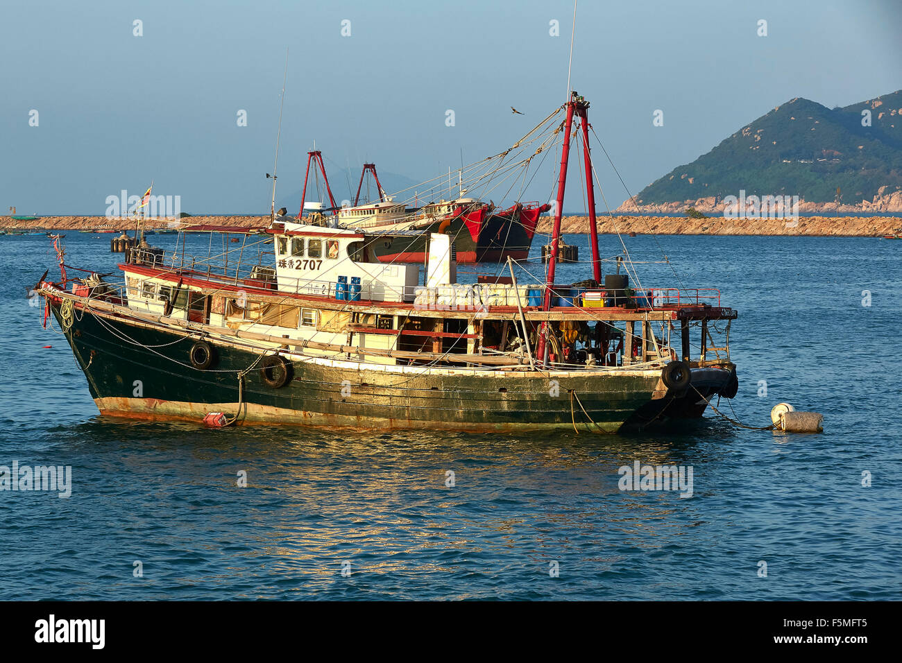 Fishing in Hong Kong by Mike Sharp, A How-To Guide to Making the Most of  the Territory's Shores, Reservoirs, 9789881376480