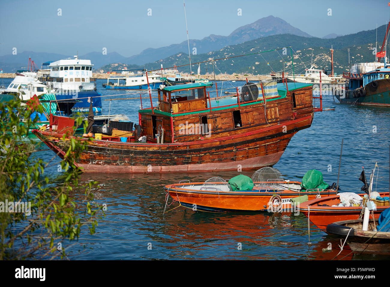 Chinese Wooden Sampan Moored In Cheung Chau Harbour, Hong Kong. Stock Photo