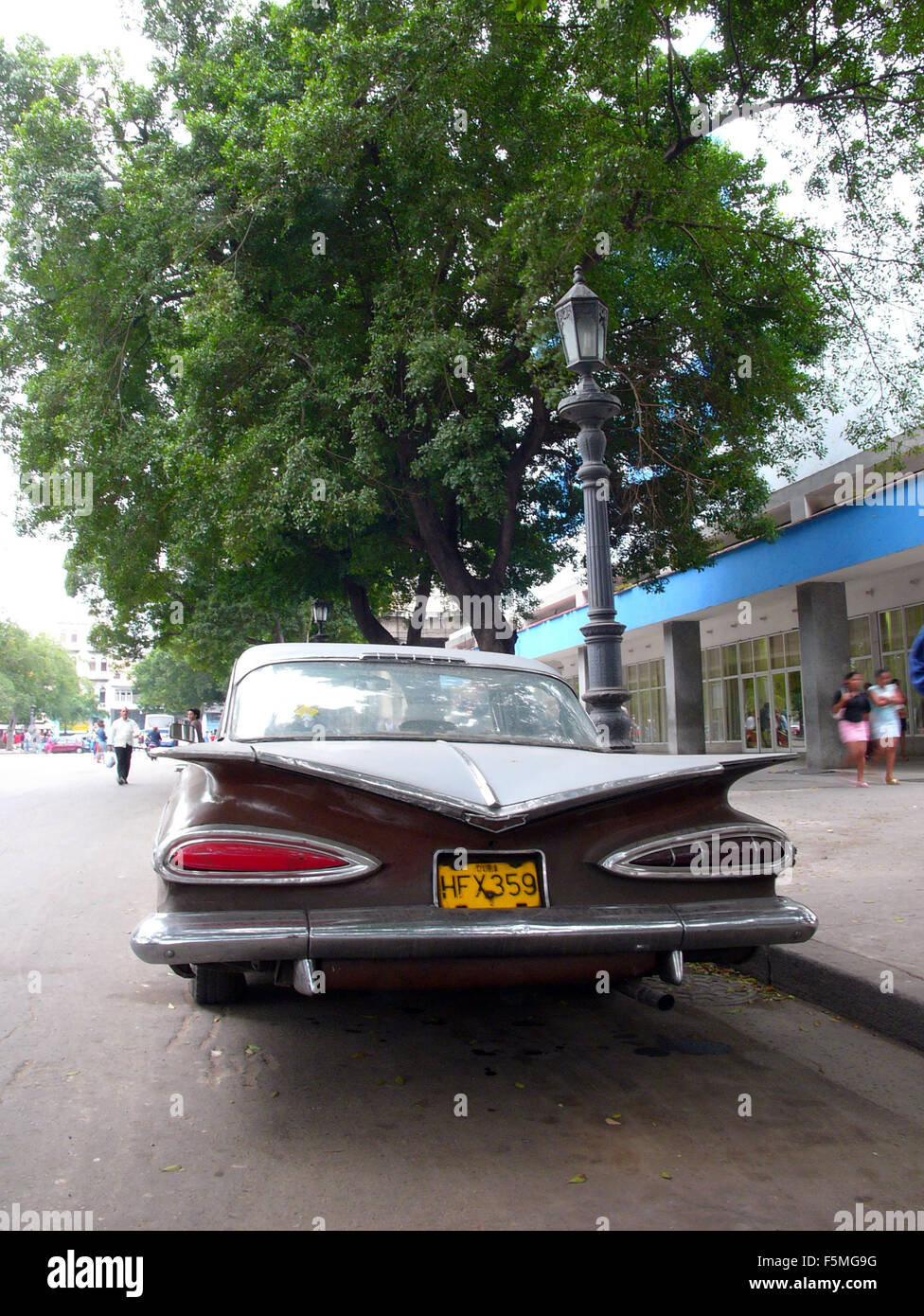 Feb 15, 2006; Havana, CUBA; One of many Cuban Maquinas, aka Yank tanks or pre 1960 American Classic cars in the streets of Havana. One in eight cars in Cuba today is a pre-1960s American brand Ford, Chevrolet, Cadillac, Chrysler, Packard and other classic models. The Republic of Cuba is located in the northern Caribbean and south of the United States. The first European to visit Cuba was explorer Christopher Columbus in 1492. Centuries of colonial rule and revolutions followed. Batista was deposed by Fidel Castro and Che guevara in 1953. After the revolution trade with comminist Russia grew. T Stock Photo