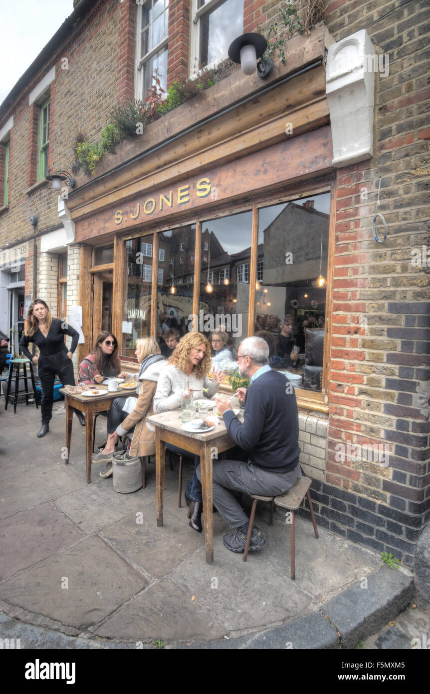 columbia road market  people eating outside London  exterior cafe Stock Photo