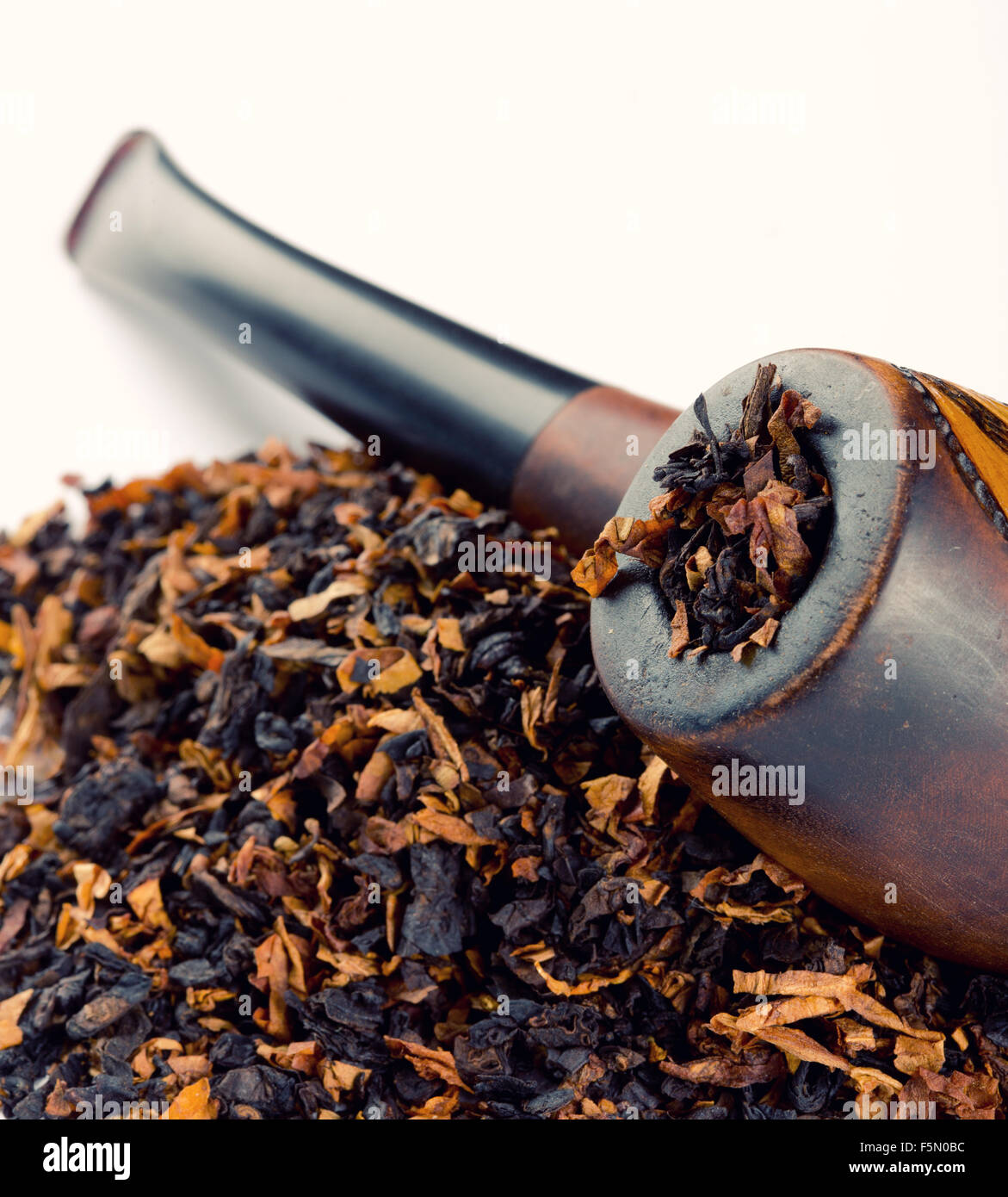Closeup of smoking pipe and tobacco Stock Photo Alamy
