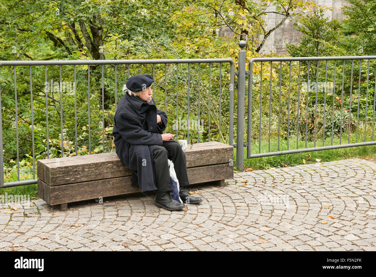 Old man with a beret hi-res stock photography and images - Alamy