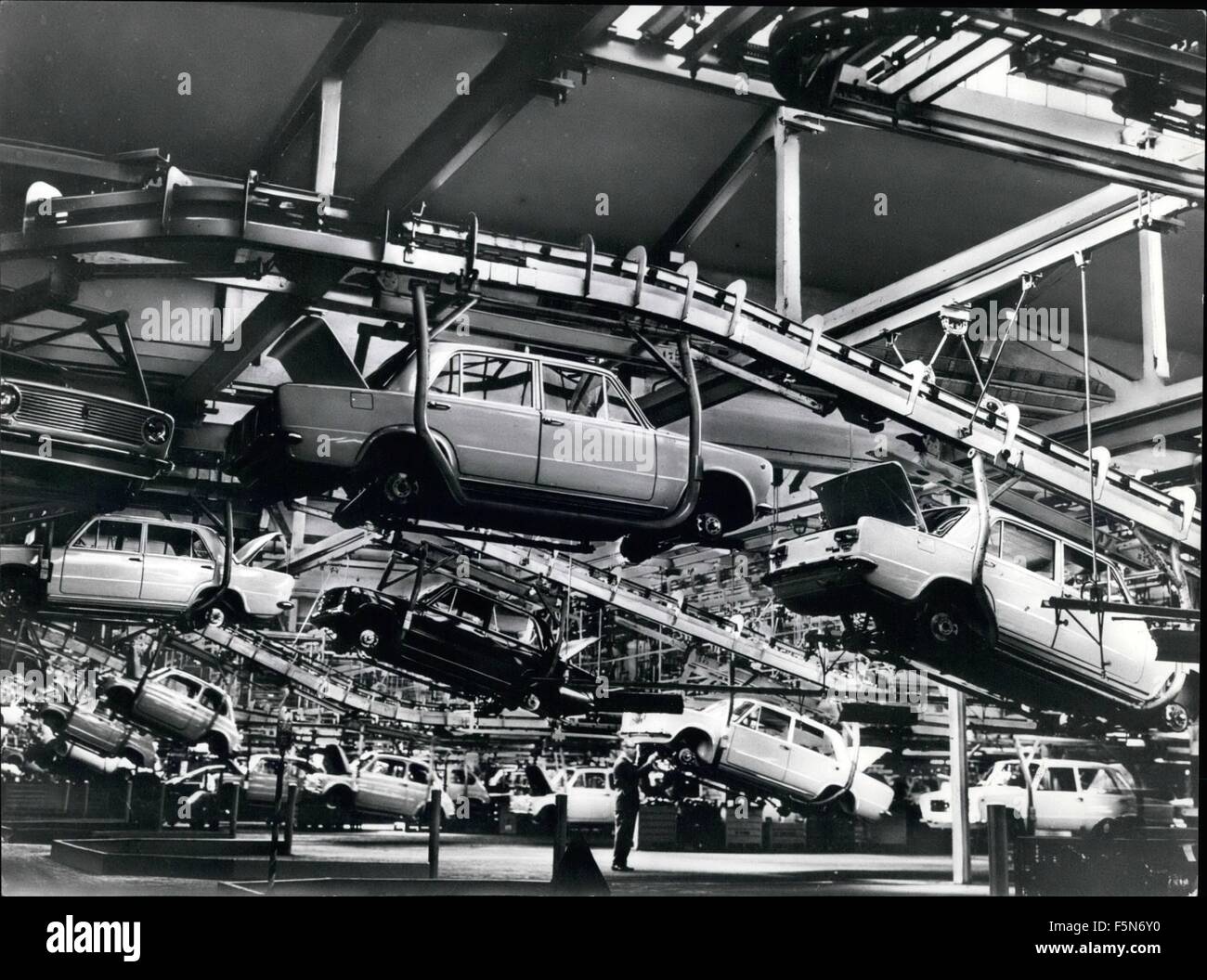 1972 - Fiat ''Mirafiori'' Complex: Overhead Conveyors moving along Models 124 and 500. © Keystone Pictures USA/ZUMAPRESS.com/Alamy Live News Stock Photo