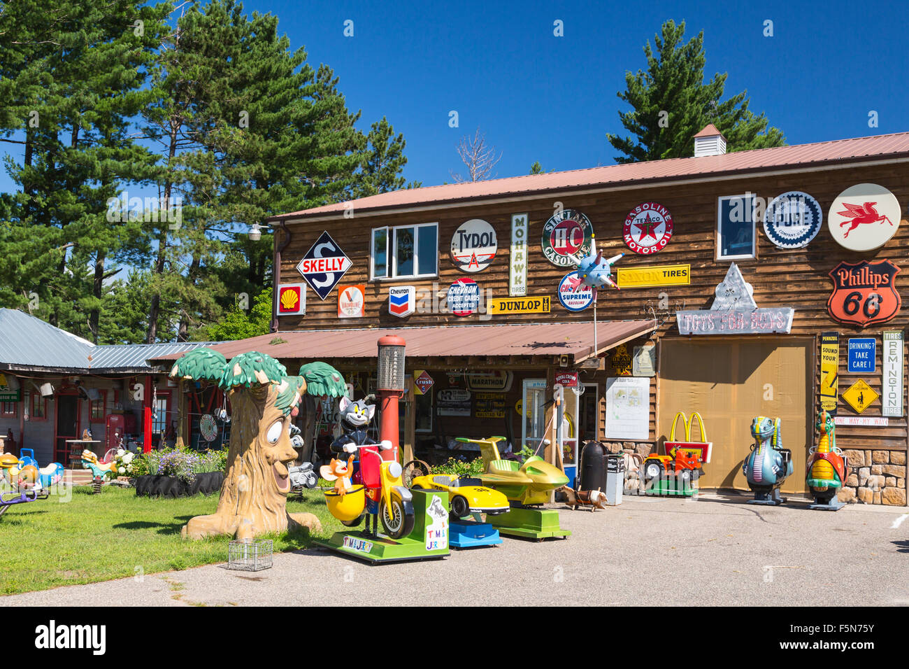 A large antique shop in Park Rapids, Minnesota, USA Stock Photo Alamy