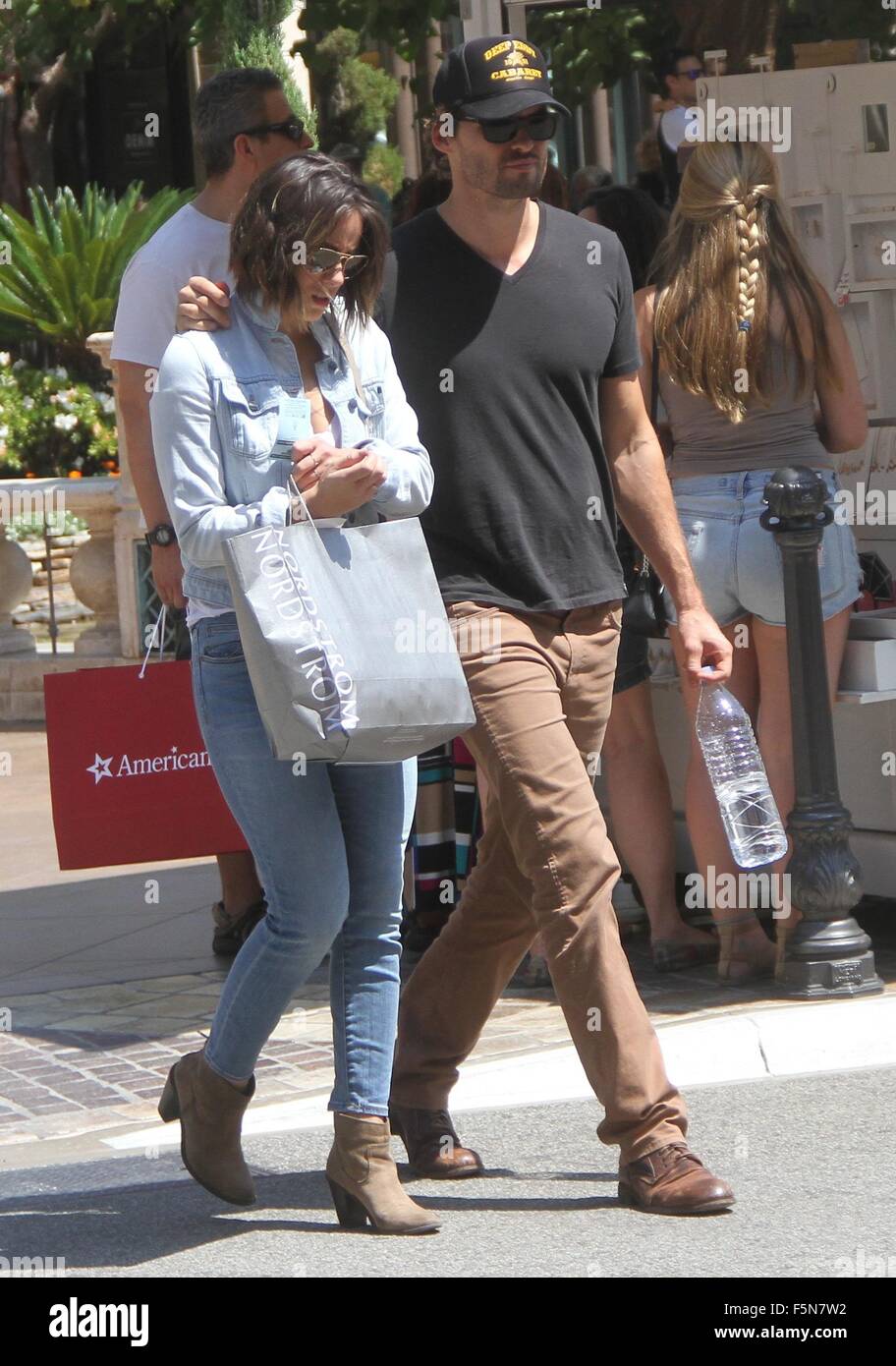 pics Austin Nichols Girlfriend 2021 https www alamy com stock photo austin nichols out shopping with his girlfriend chloe bennet at the 89592302 html