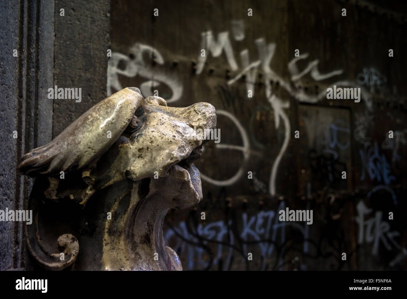 Palazzo Carafa della Spina, Naples with caratheristic taproot used to