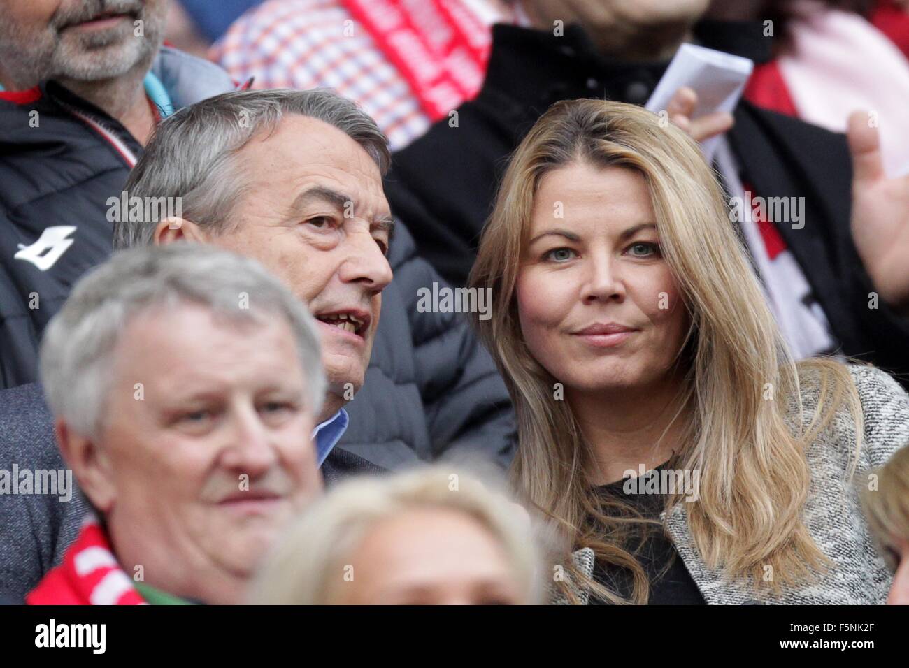 Mainz, Germany. 07th Nov, 2015. Wolfgang Niersbach (C-L), president of German soccer association DFB, talks to his girlfriend Marion Popp on the viewing stands prior to the German Bundesliga soccer match between 1. FSV Mainz 05 and VfL Wolfsburg at the Coface Arena in Mainz, Germany, 07 November 2015. Photo: FREDRIK VON ERICHSEN/dpa (EMBARGO CONDITIONS - ATTENTION - Due to the accreditation guidelines, the DFL only permits the publication and utilisation of up to 15 pictures per match on the internet and in online media during the match)/dpa/Alamy Live News Stock Photo