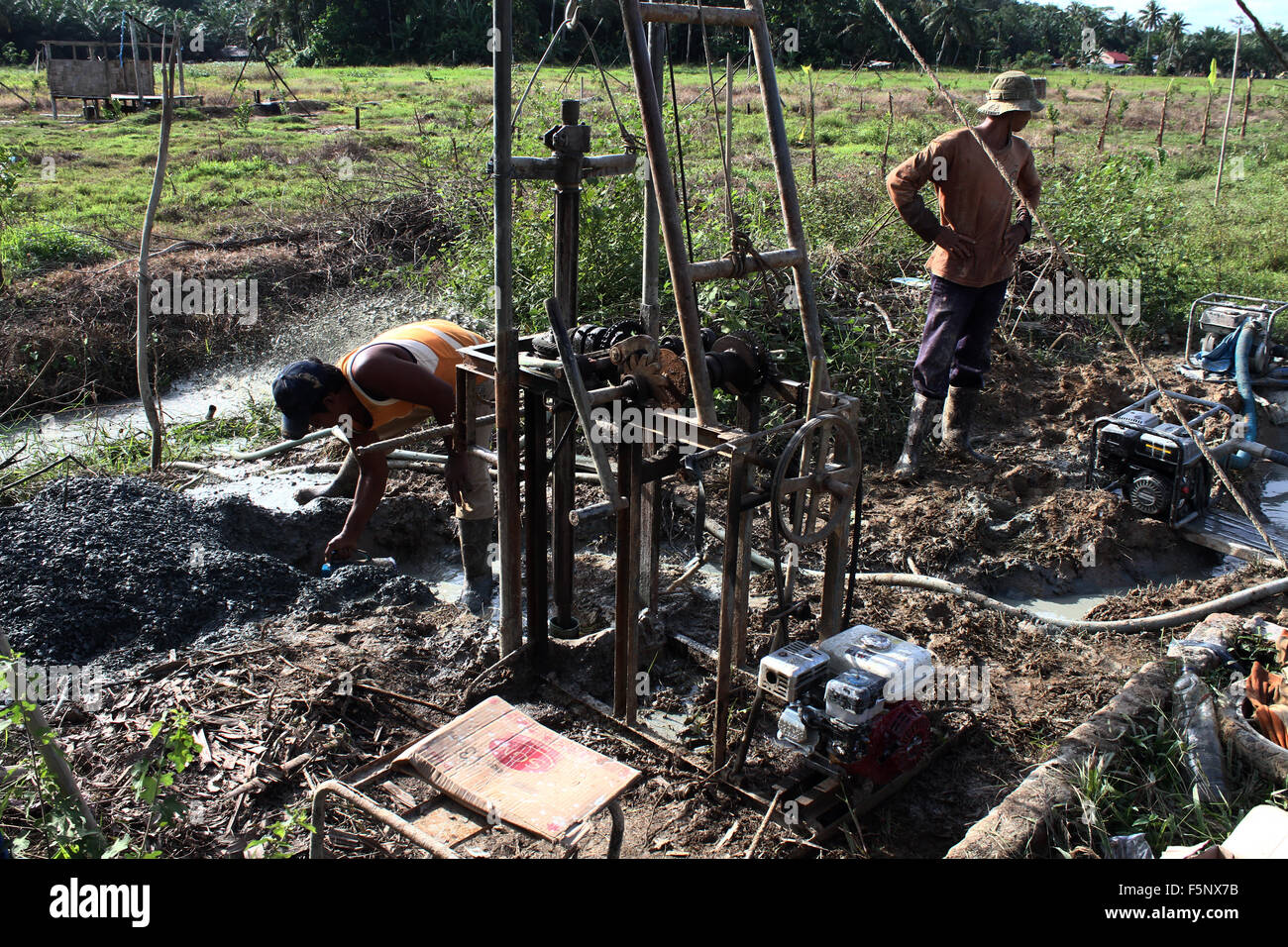 Sumatra, Indonesia. 07th Nov, 2015. Workers drill for crude oil to be ...