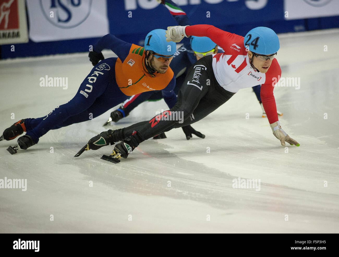 Toronto, Canada. 7 November 2015: ISU World Cup Short Track, Toronto - Patrick Duffy (24) (CAN) Leads Sjinkie Knelt (1) (NED) in the men's 1500m semi-final. Photo: Peter Llewellyn/Alamy Live News Stock Photo