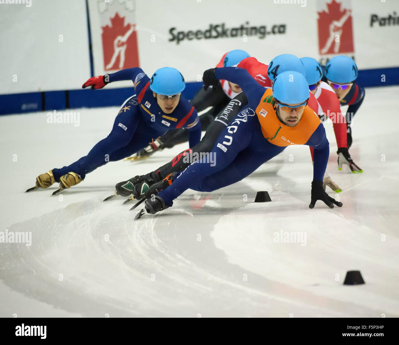 Toronto, Canada. 7 November 2015: ISU World Cup Short Track, Toronto -  leads Sjinkie Knelt (1) NED) competes in the men's 1500m final. Photo: Peter Llewellyn/Alamy Live News Stock Photo