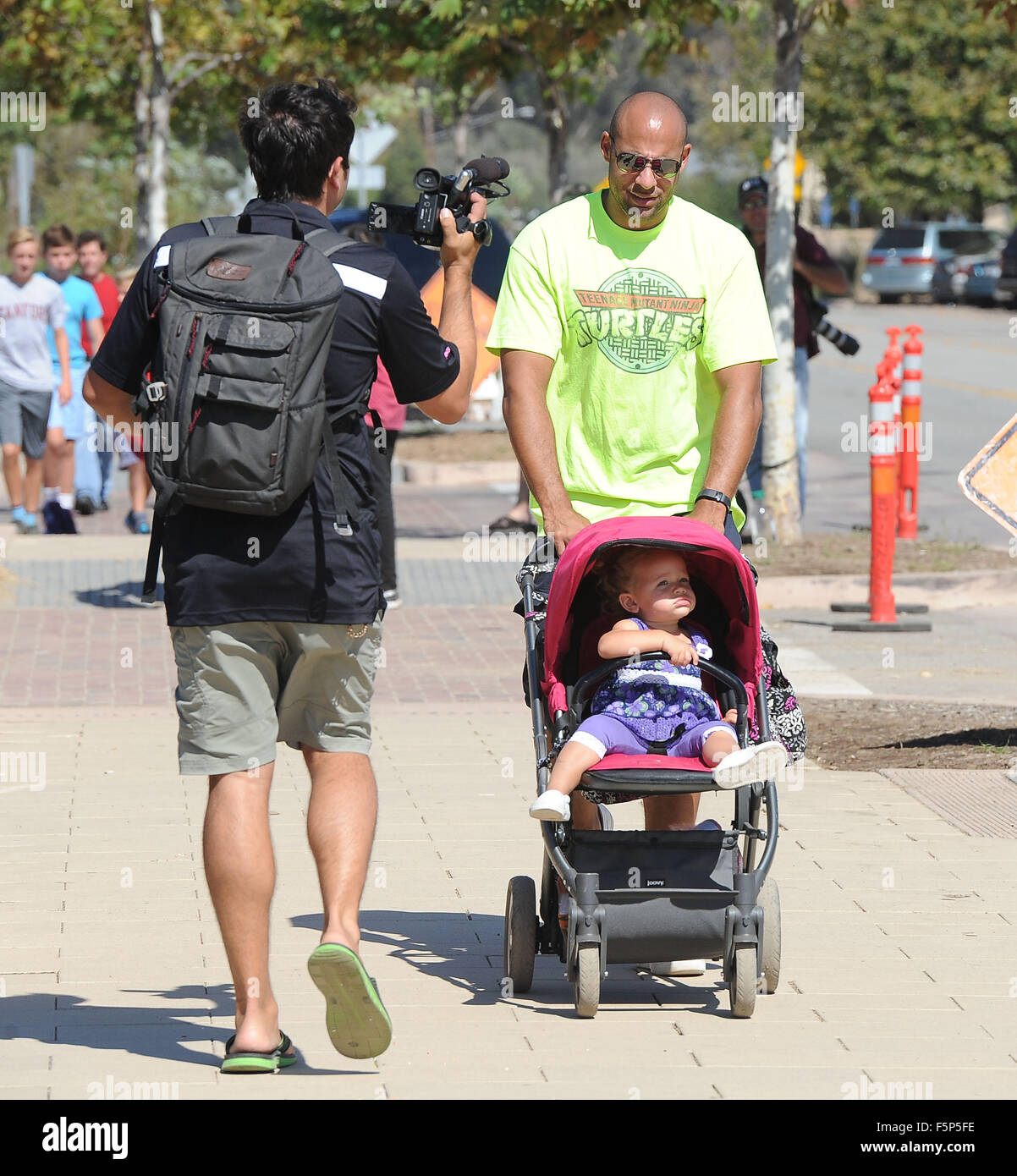 Hank Baskett does an impromptu interview while strolling with daughter Alijah Mary Baskett  Featuring: Hank Baskett Alijah Mary Baskett Where: Los Angeles, California, United States When: 06 Sep 2015 Stock Photo