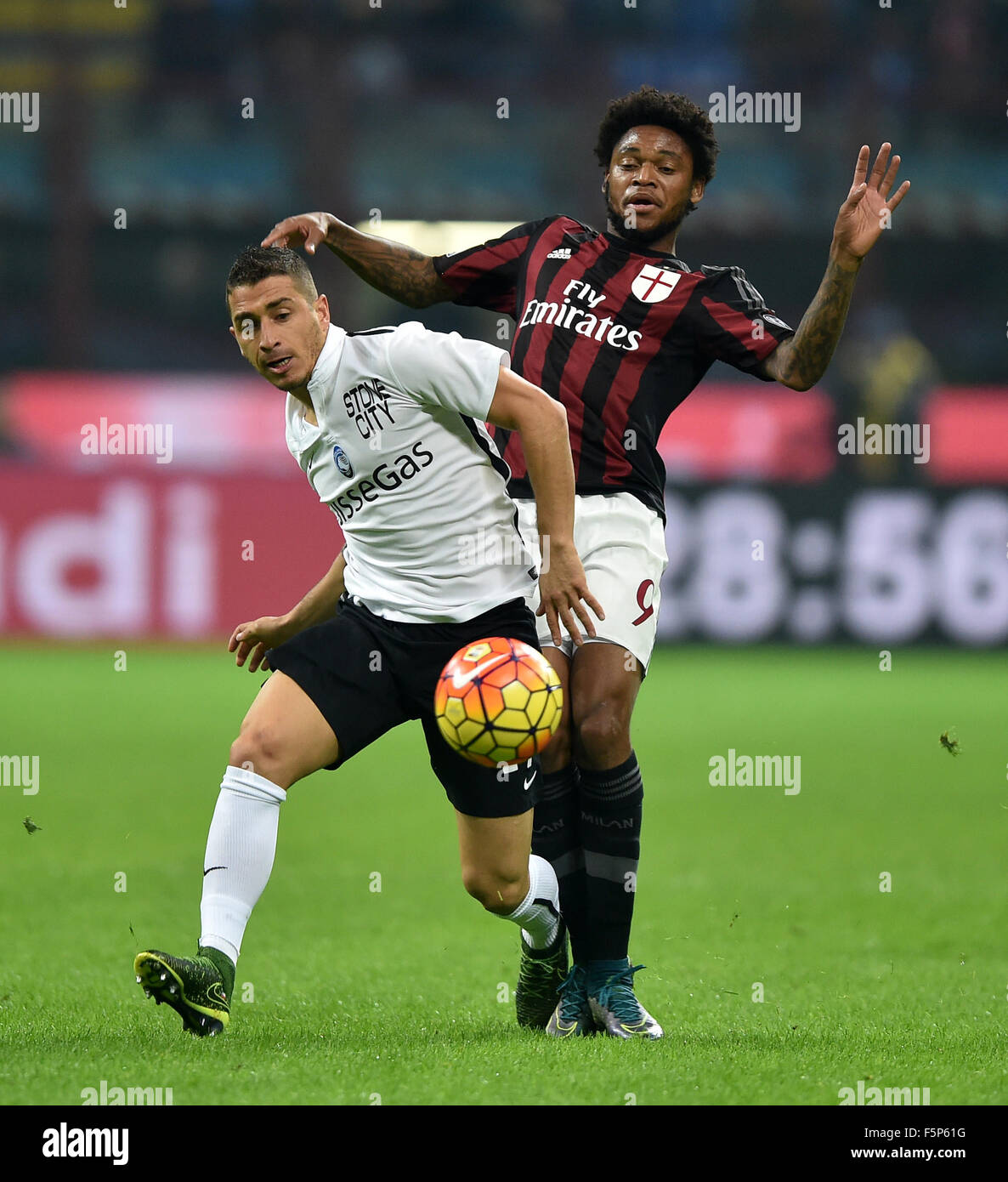 Milano, Italy. 7th Nov, 2015. Luiz Adriano (R) of AC Milan vies with Carlos Carmona of Atalanta during their 2015-16 season Serie A match in Milano, Italy, on Nov. 7, 2015. The match ended with 0-0 draw. Credit:  Alberto Lingria/Xinhua/Alamy Live News Stock Photo
