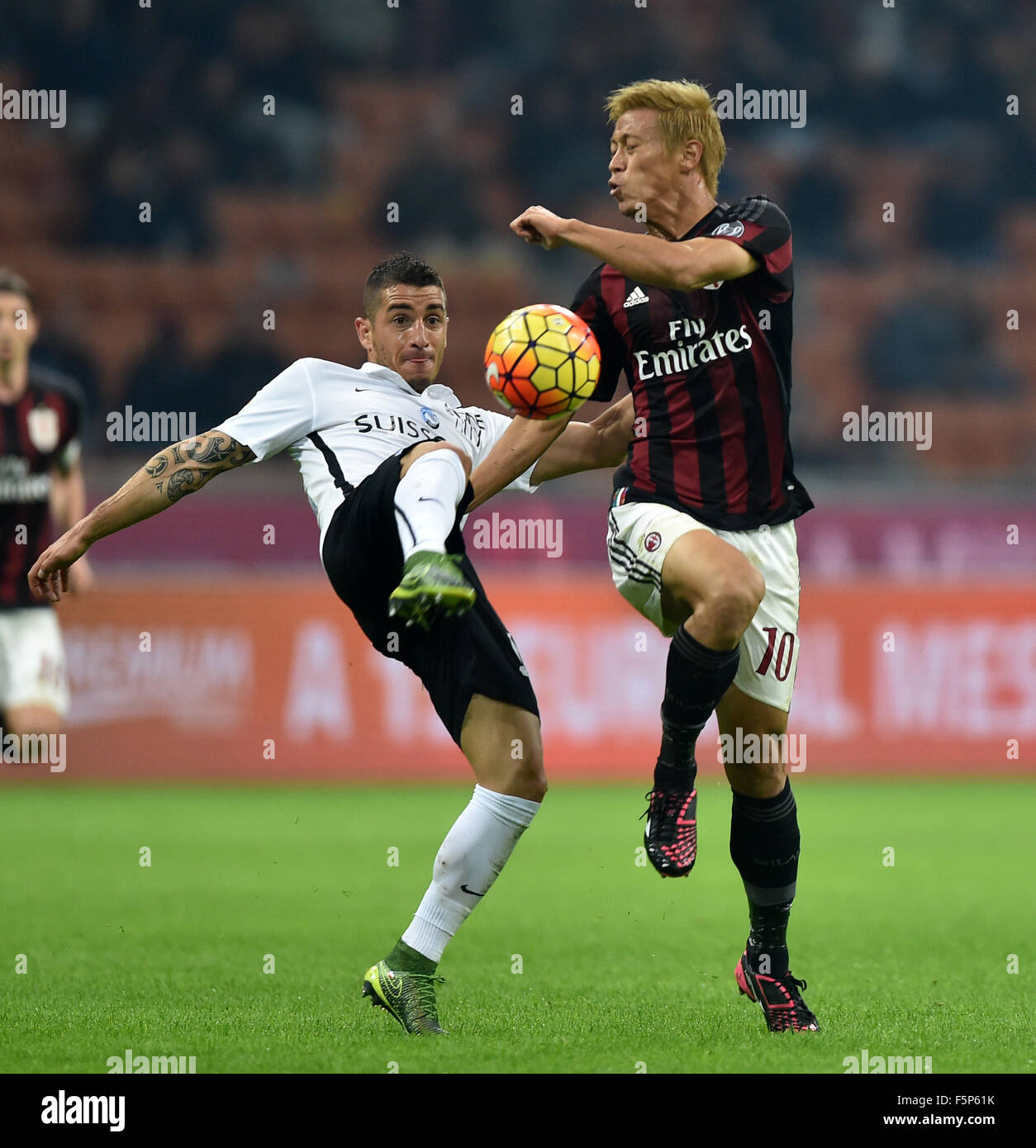 Milano, Italy. 7th Nov, 2015. Keisuke Honda (R) of AC Milan vies with Carlos Carmona of Atalanta during their 2015-16 season Serie A match in Milano, Italy, on Nov. 7, 2015. The match ended with 0-0 draw. Credit:  Alberto Lingria/Xinhua/Alamy Live News Stock Photo