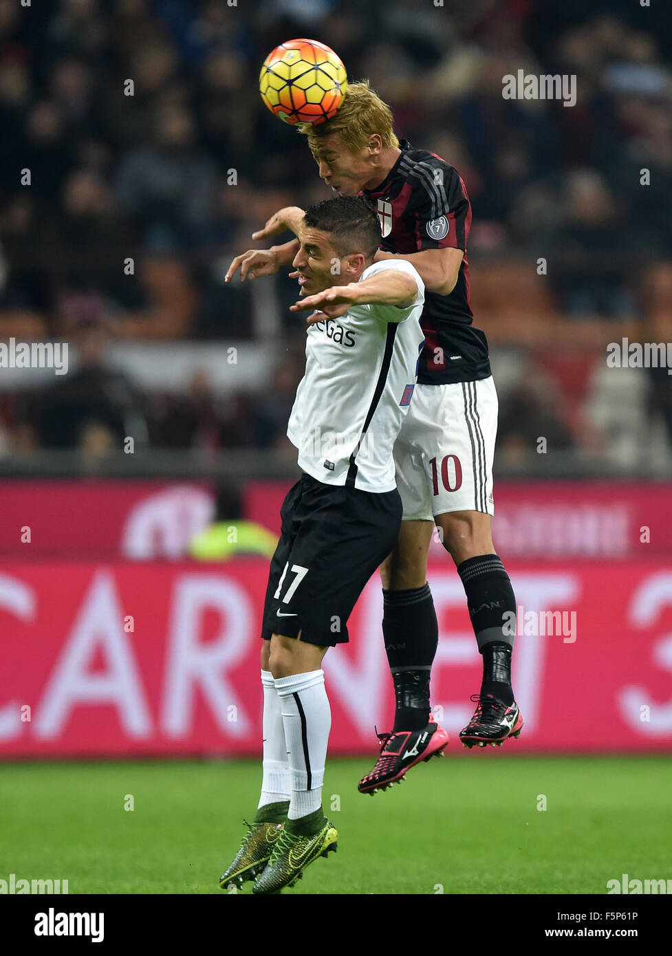 Milano, Italy. 7th Nov, 2015. Keisuke Honda (R) of AC Milan vies with Carlos Carmona of Atalanta during their 2015-16 season Serie A match in Milano, Italy, on Nov. 7, 2015. The match ended with 0-0 draw. Credit:  Alberto Lingria/Xinhua/Alamy Live News Stock Photo