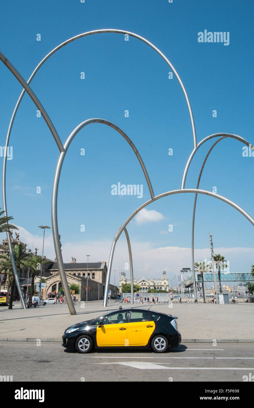 Taxi 'Ones' sculpture composed of seven steel tubes by artist Andreu Alfaro, Les Drassanes Square, Barcelona, Catalonia, Spain Stock Photo