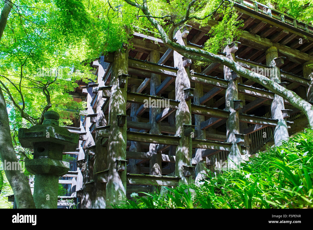The wooden foundations of Kiyomizu-dera Temple in Kyoto Stock Photo