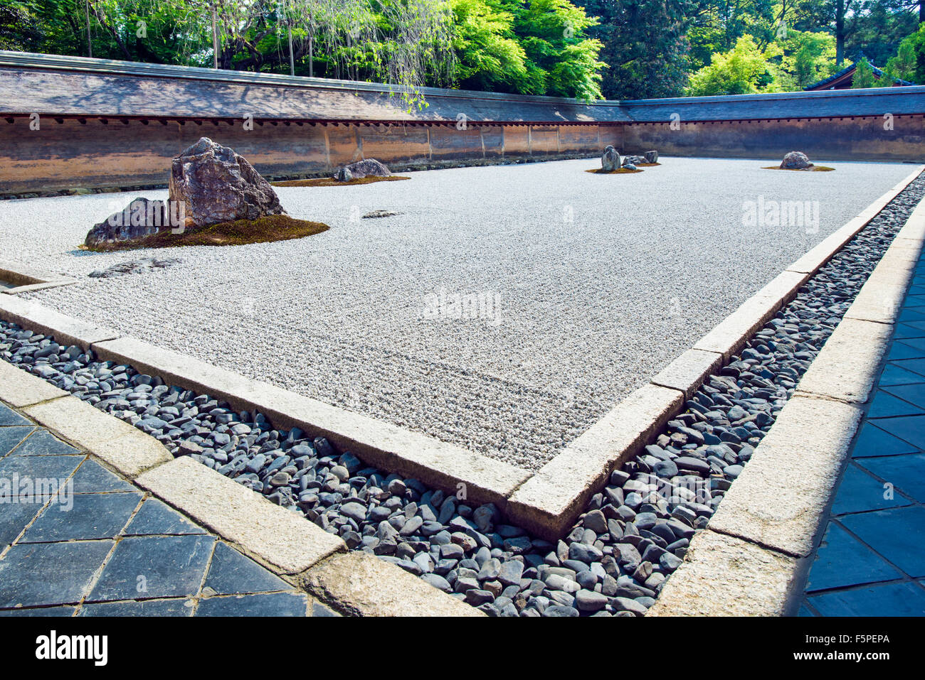 The rockgarden, sekitei, at Ryōan-ji Temple in Kyoto Japan Stock Photo