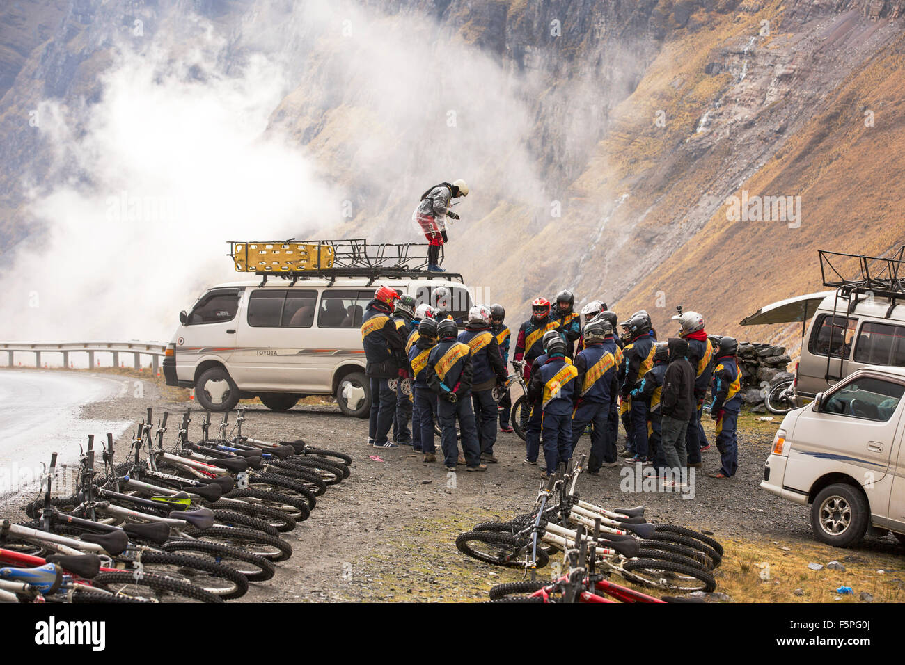 Bike dangerous road bolivia hi-res stock photography and images - Alamy