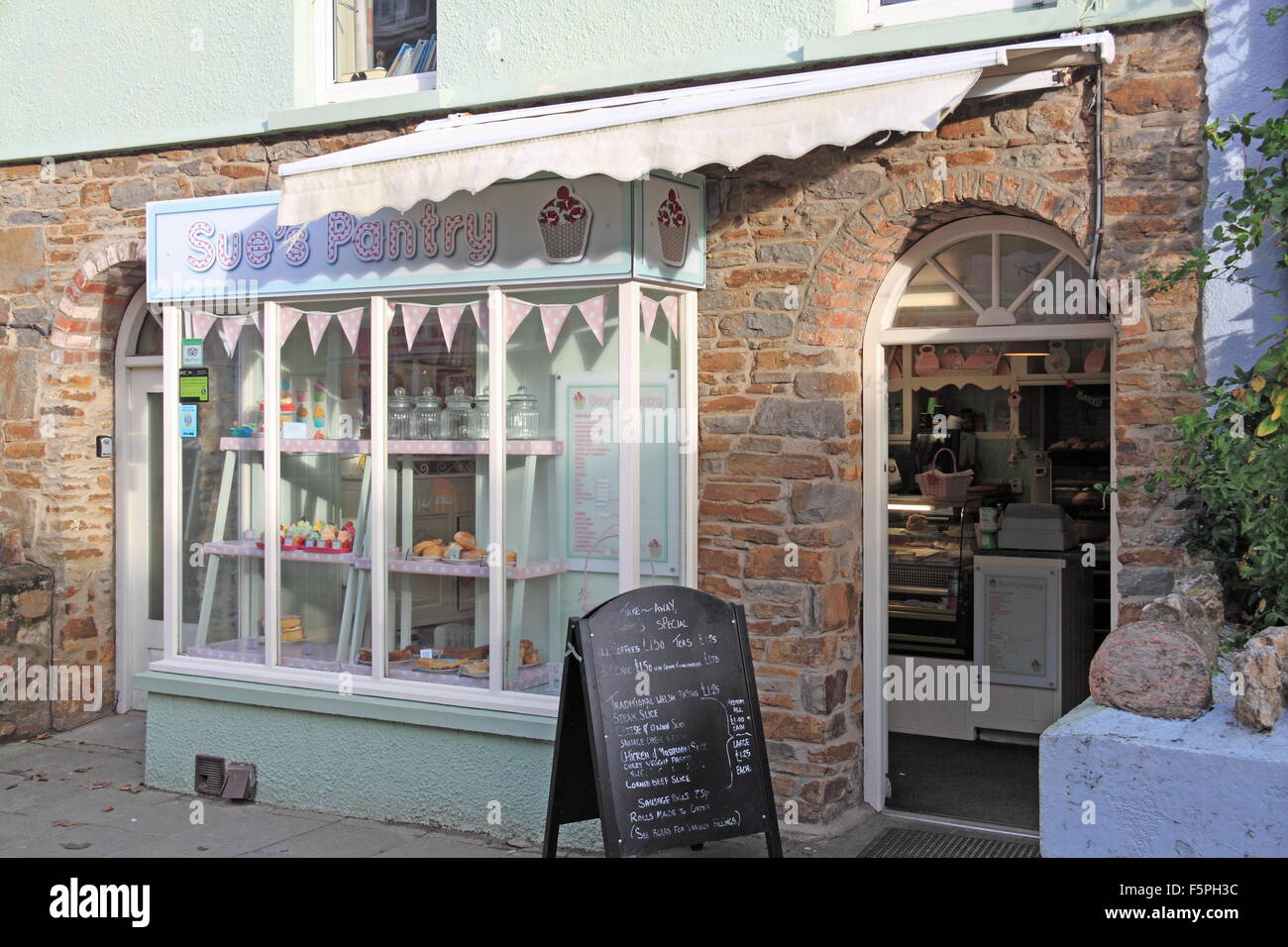 Saundersfoot town centre hires stock photography and images Alamy