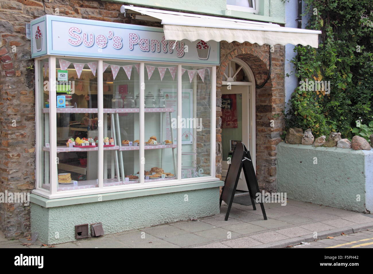 Saundersfoot town centre hires stock photography and images Alamy
