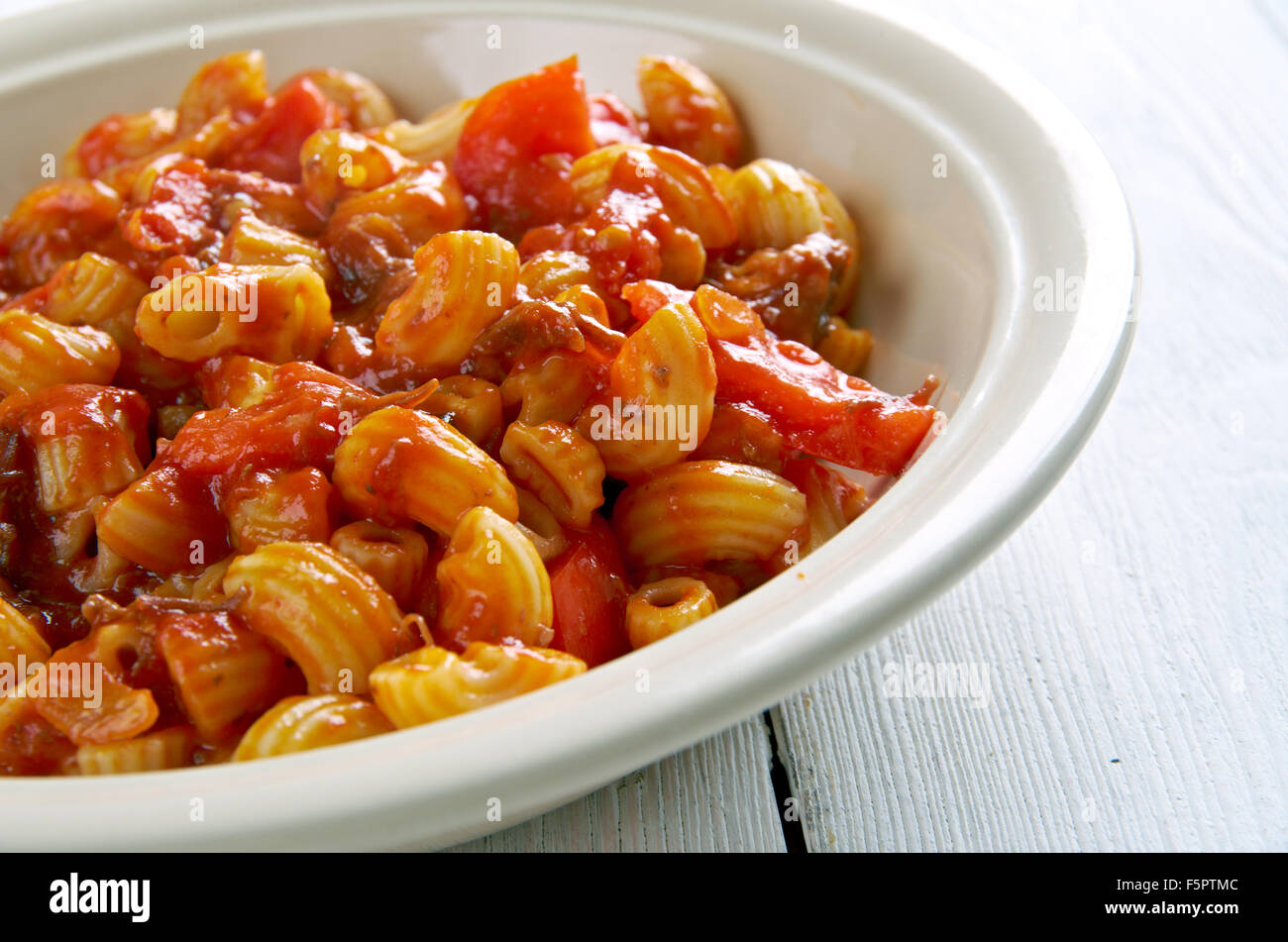 American chop suey American pasta dish , beef as tomato sauce
