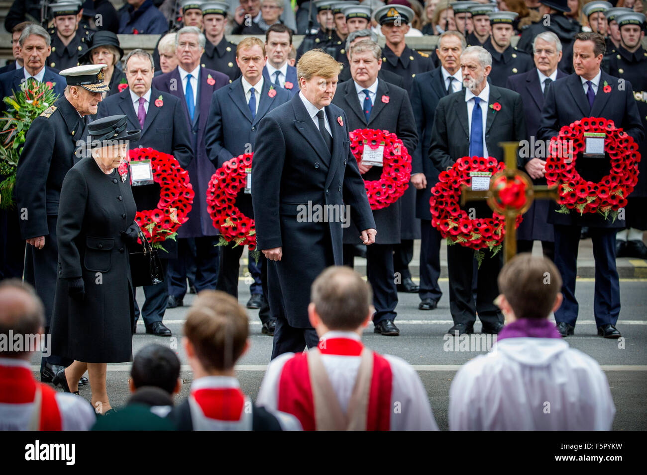 London, UK. 08th Nov, 2015. Britain's Prince Philip (L-R), Duke of Edinburgh, Queen Elizabeth II and King Willem-Alexander of The Netherlands during the Remembrance Sunday ceremony at the Cenotaph in London, Britain, 08 November 2015. Britain observed the annual Remembrance Day on 08 November, in memory of the war dead. Photo: Patrick van Katwijk/dpa/Alamy Live News Stock Photo