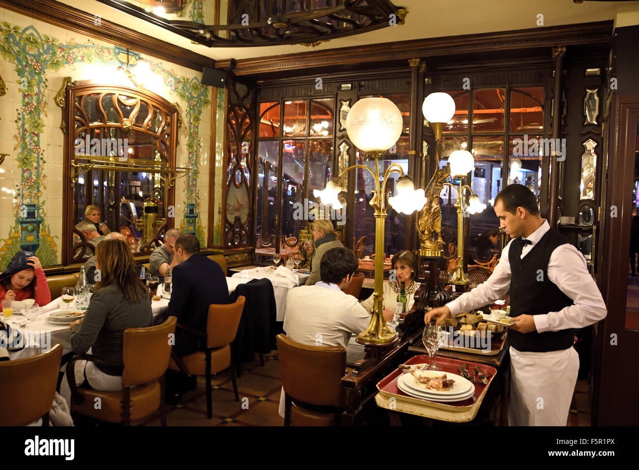 Restaurant Le Montparnasse 1900 ( 59 Boulevard du Montparnasse ) Paris France French ( Brasserie parisienne historique - Historic Parisian brasserie style ) Stock Photo
