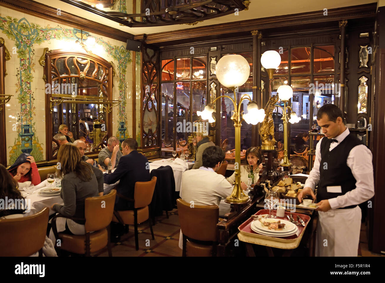 Restaurant Le Montparnasse 1900 ( 59 Boulevard du Montparnasse ) Paris France French ( Brasserie parisienne historique - Historic Parisian brasserie style ) Stock Photo