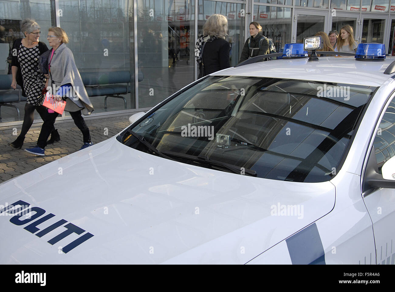 Copenhagen, Denmark. 8th November, 2015. Danish Special police force ...